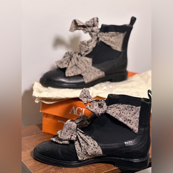 Black Leather ankle boots with brogue trim, bow accents. Box & dust bag included - Picture 6 of 9